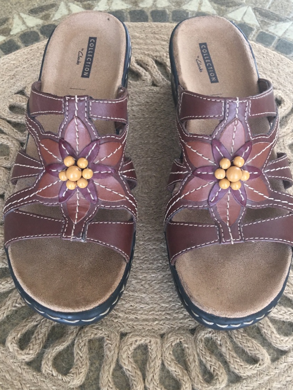 Clarks Brown Leather Sandals Comfort Slide Floral Beaded 8M